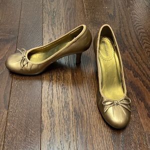 Naturalizer heels, gold, slight scuffing on left shoe